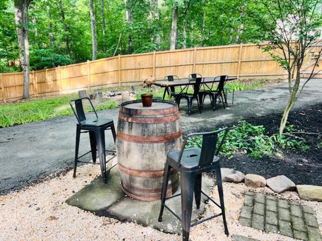 Mountain Lake Retreat - Hot Tub, Lake, Fire Pit, Wineries, Restaurant Harpers Ferry Exterior photo